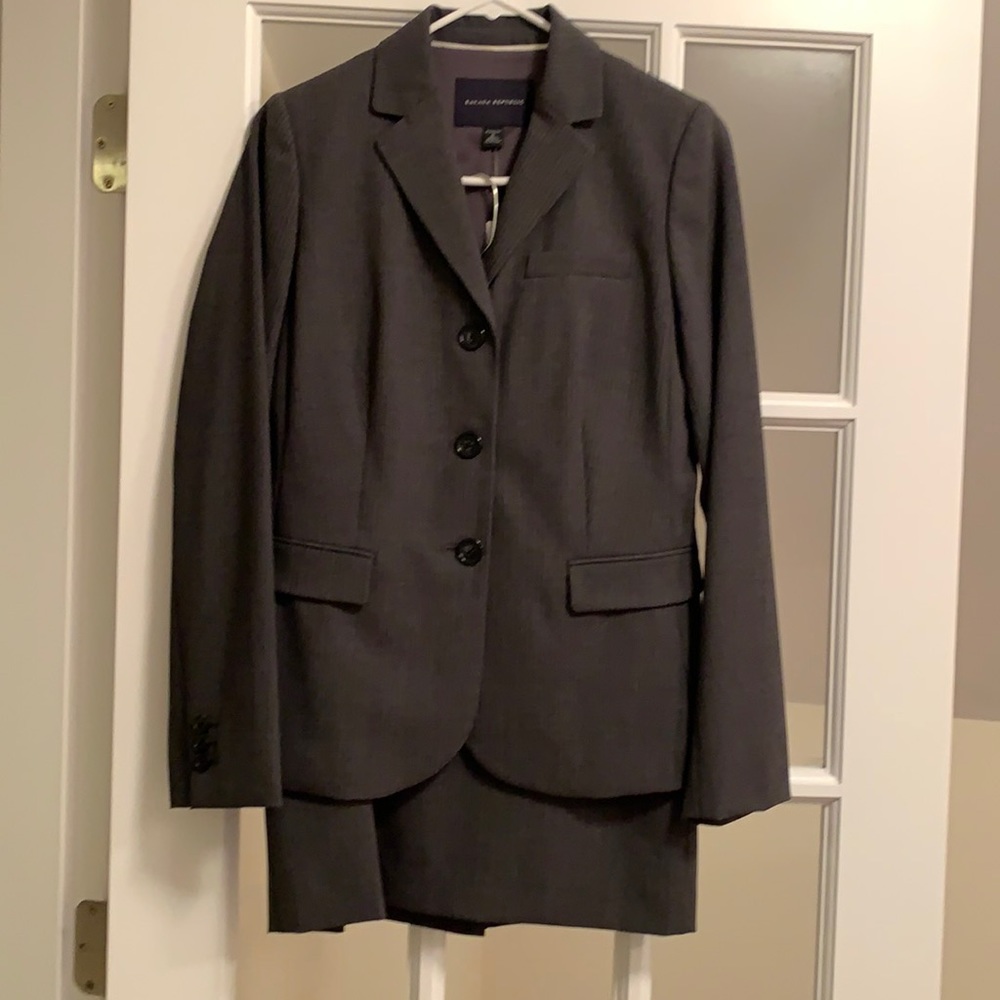 Banana Republic Stretch Wool Skirt Suit, size 4 NWOT